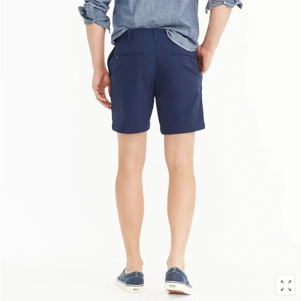 Men's J. Crew Navy 9” Tech Shorts Sz 32